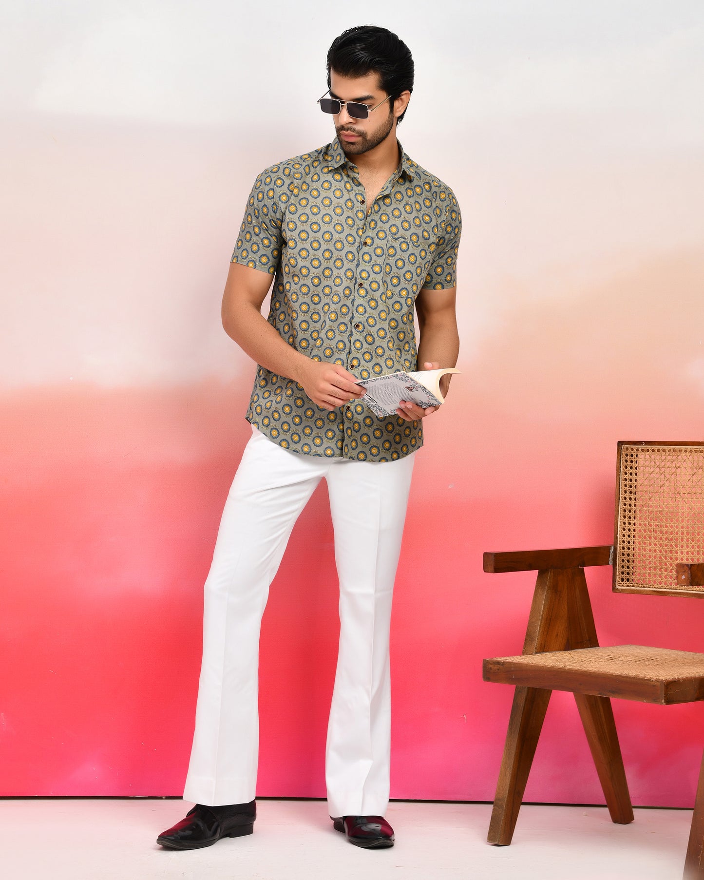 Sage Green Daisy Print Men's Half Sleeves Shirt