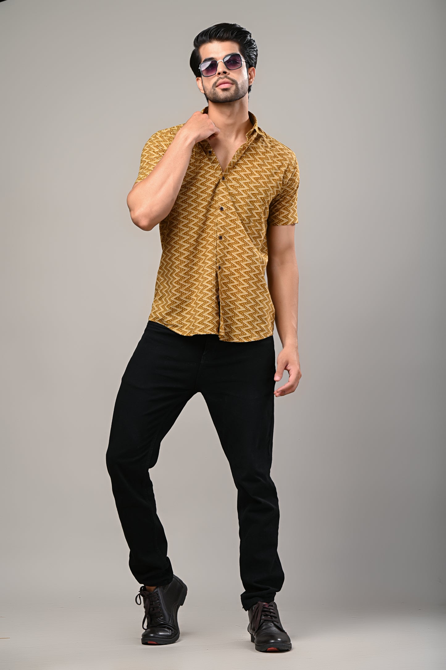 Stylish Zigzag and Dot Design Men's Shirt