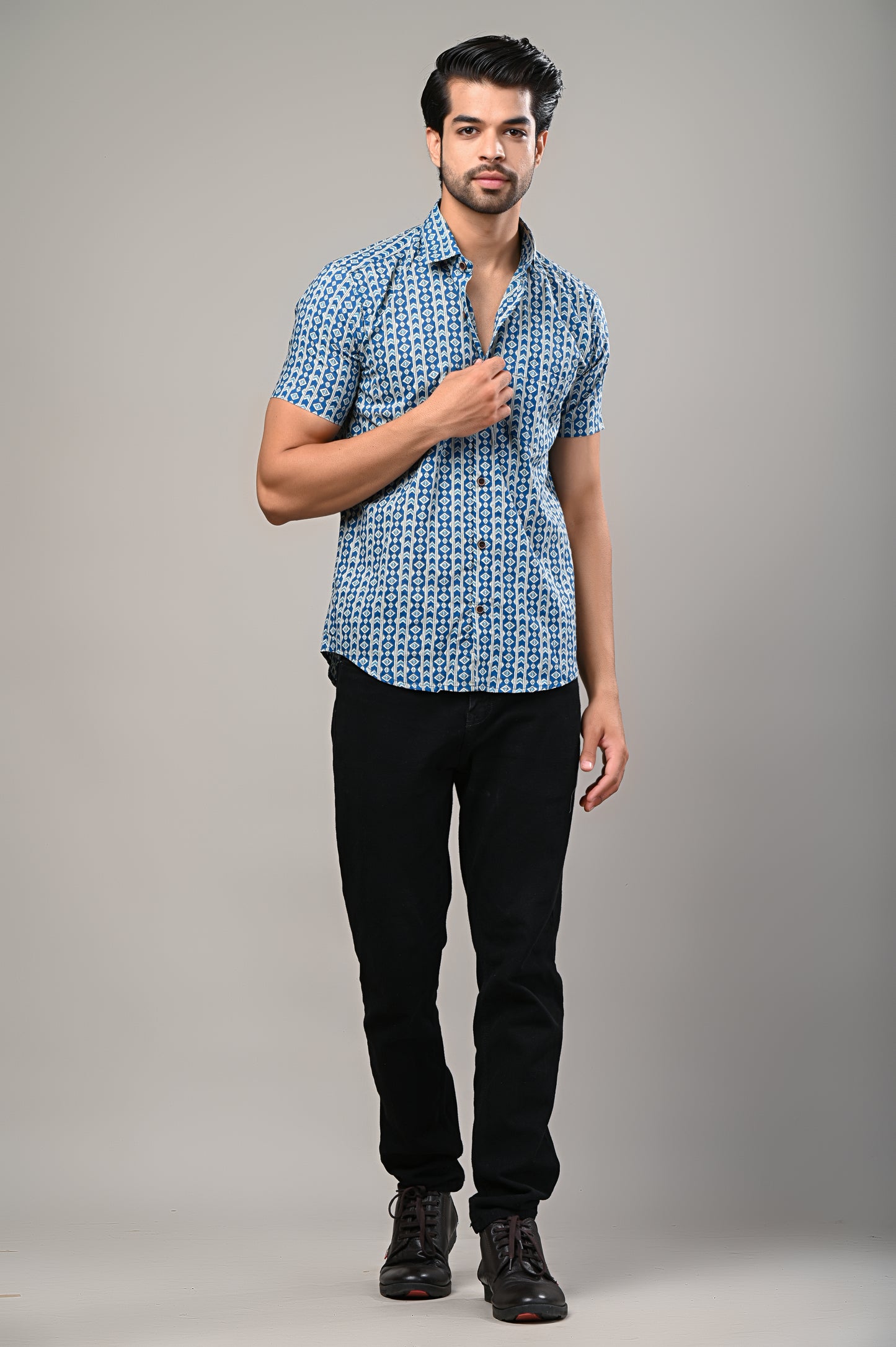 Fluid Forms Print Men’s Half Sleeve Shirt