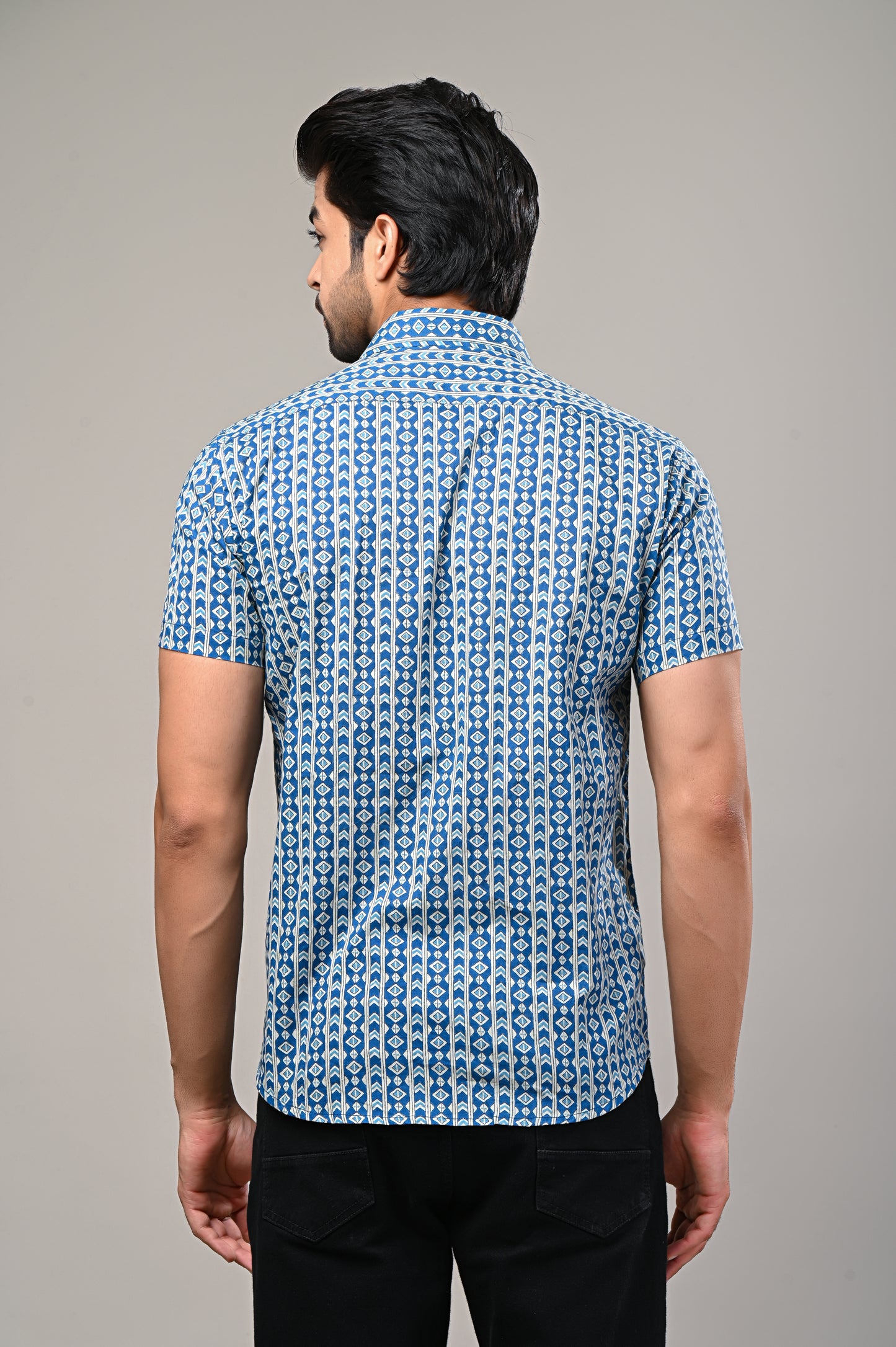 Fluid Forms Print Men’s Half Sleeve Shirt