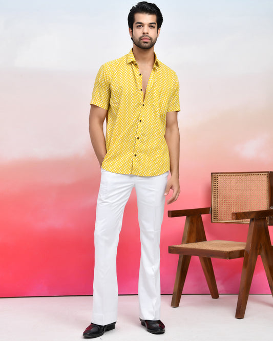Yellow Herringbone Print Men's Half Sleeves Shirt