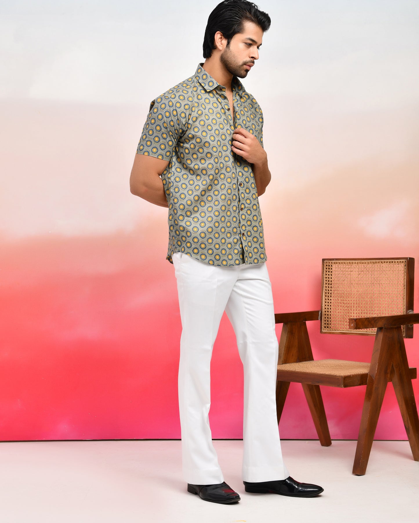 Sage Green Daisy Print Men's Half Sleeves Shirt